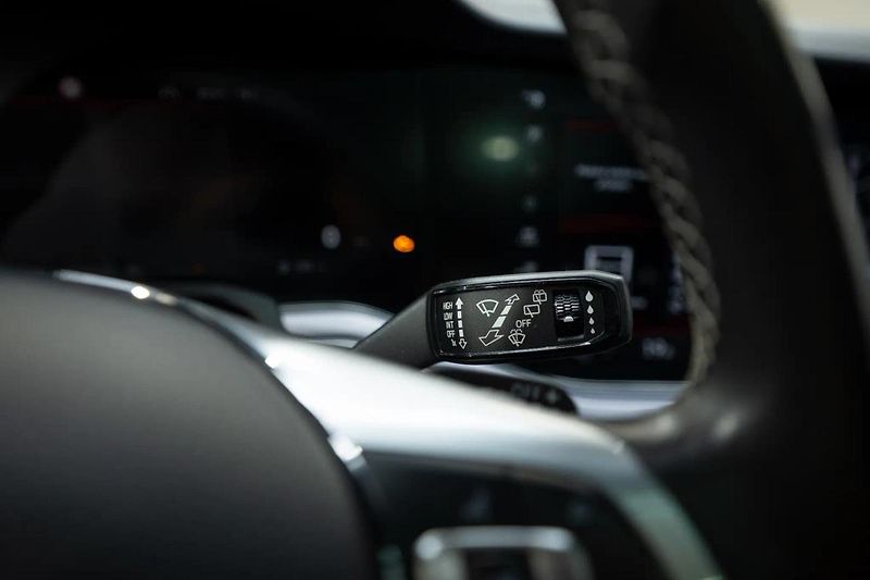 Volkswagen Touareg R-Line 3.0 TDI 210 kW - fotka 25 z 50