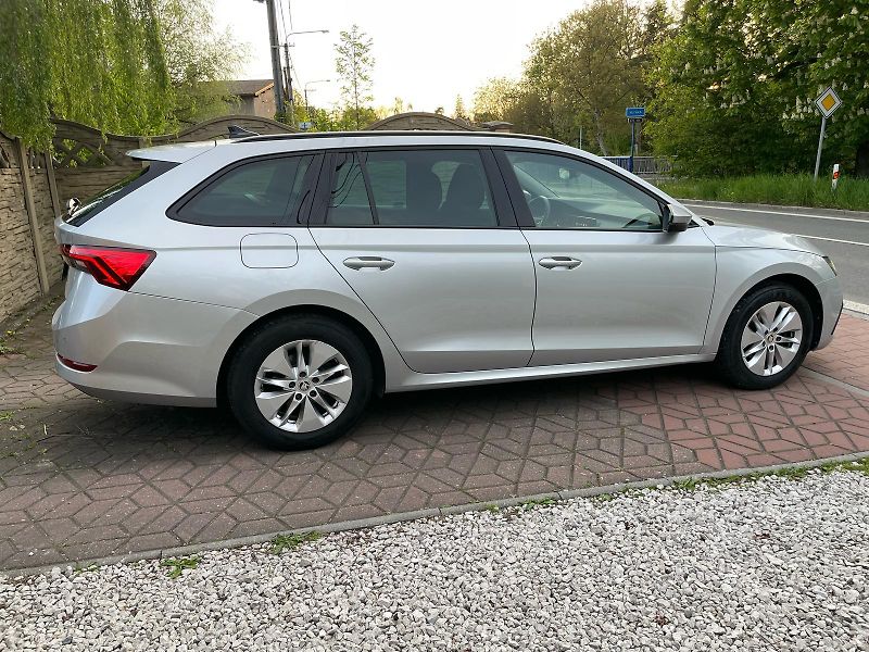 Škoda Octavia 1.5TSi 1.MAJ ČR NEBOUR. ZÁRUKA - fotka 19 z 20