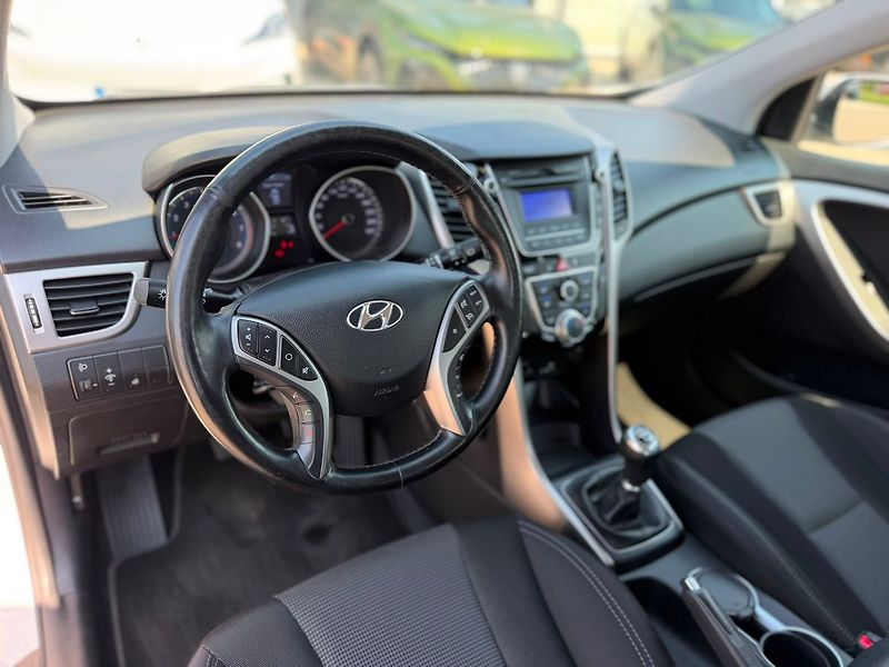 Hyundai i30 1.4CVVT 100 MAN6 Trikolor - fotka 9 z 25