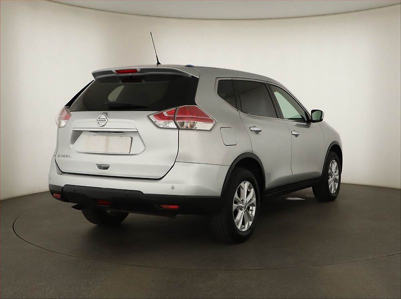 Nissan X-Trail (2015) 1.6 dCi, Tempomat - fotka 5 z 13