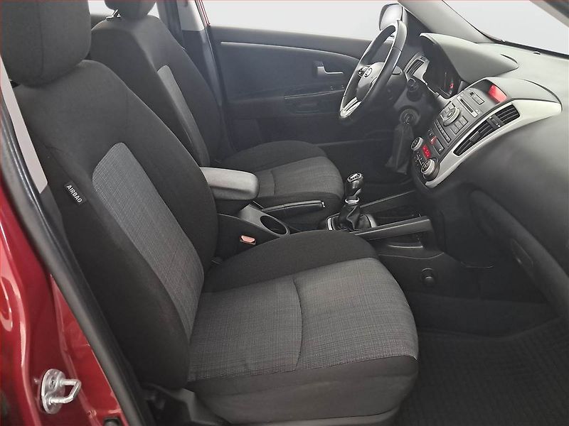 Kia Ceed (2011) 1.6 CVVT, Tempomat - fotka 9 z 14