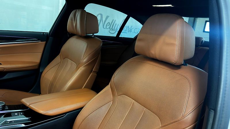BMW Řada 5 XDIRVE/SPORT LINE/2 SADY GUM - fotka 34 z 55