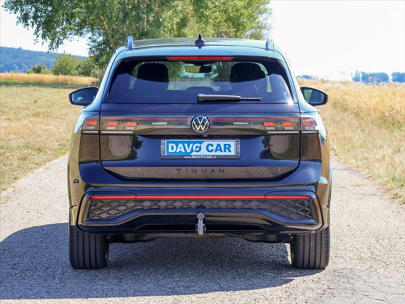 Volkswagen Tiguan 2,0 TDI 142kW DSG R-Line DPH - fotka 6 z 38