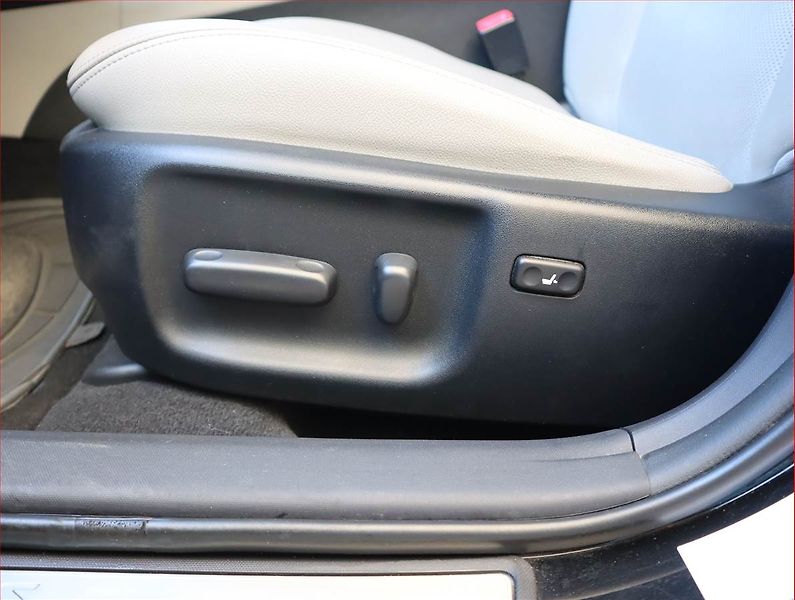 Toyota Avensis (2012) 2.2 D-4D, Automat, Xenony - fotka 18 z 21