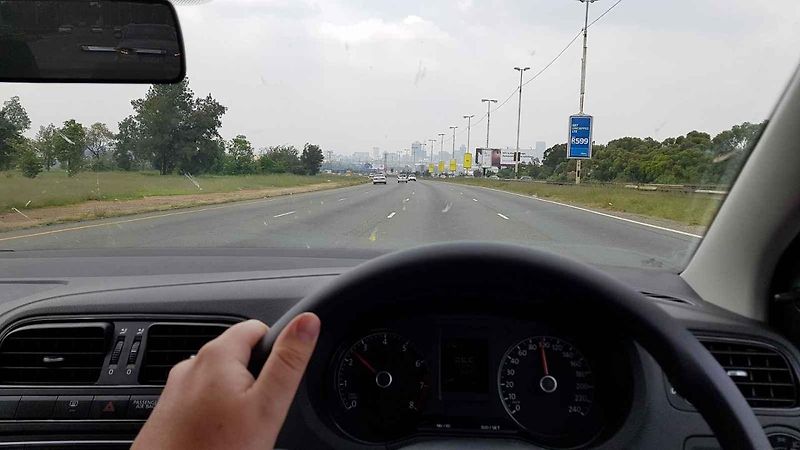 Pozor, zebru není možné přejet ani ve chvíli, kdy není poblíž chodec!