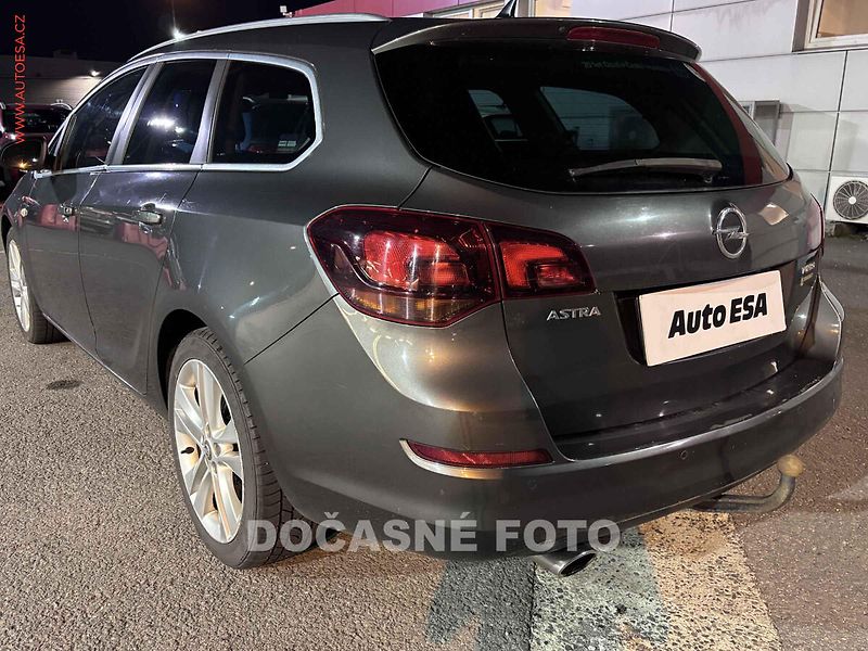 Opel Astra (2011) 1.4 T, ČR, navi, AC - fotka 2 z 3