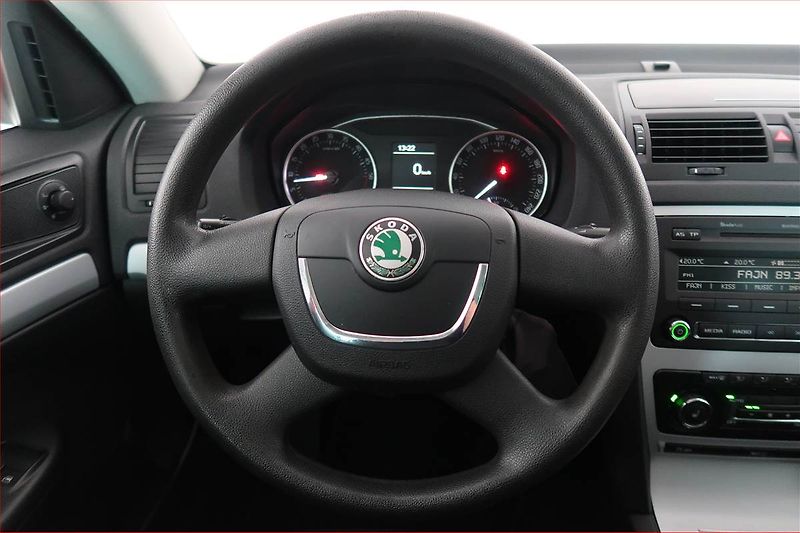 Škoda Octavia (2011) Ambition 1.6 TDI, Tempomat - fotka 15 z 15