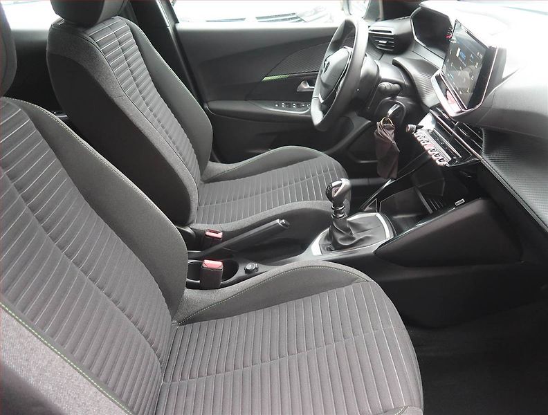 Peugeot 2008 (2024) 1.2 PureTech, ČR,1.maj - fotka 9 z 13