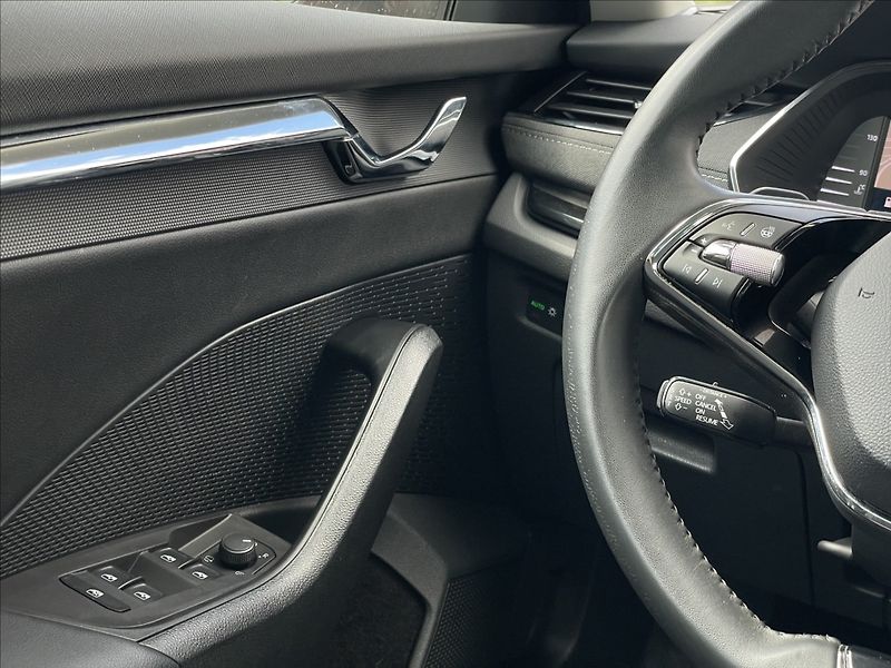 Škoda Octavia 2,0 TDI DSG Combi Style+ TAŽNÉ - fotka 14 z 25