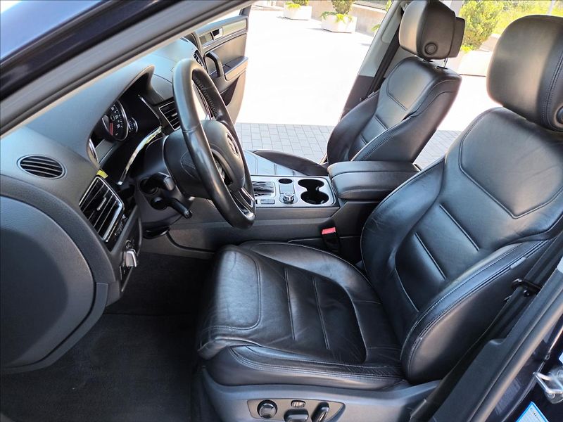 Volkswagen Touareg 3,0 TDI,176KW,NAVI,KŮŽE,PRUŽIN - fotka 15 z 46