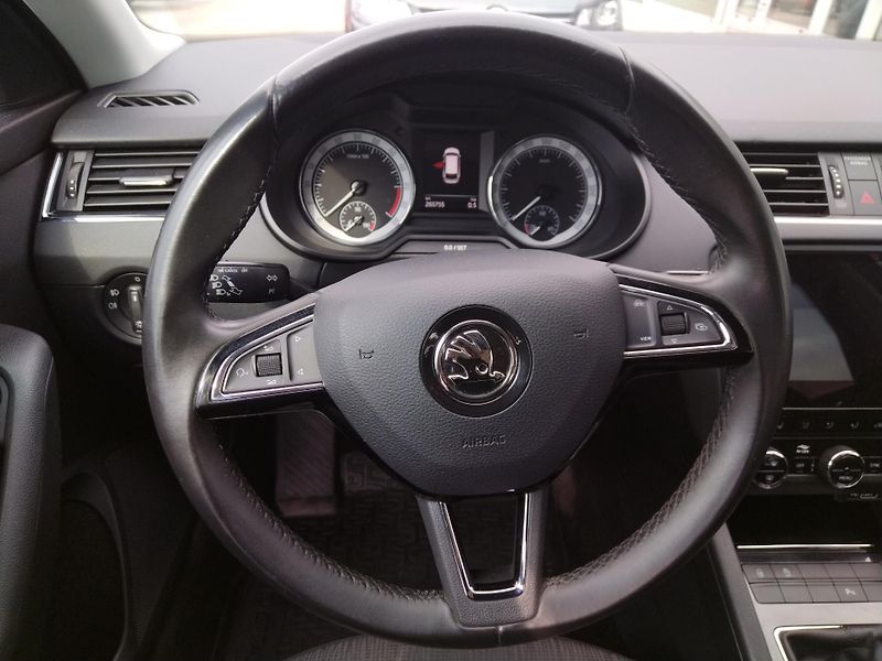 Škoda Octavia COMBI 1.6 TDi STYLE - fotka 17 z 30