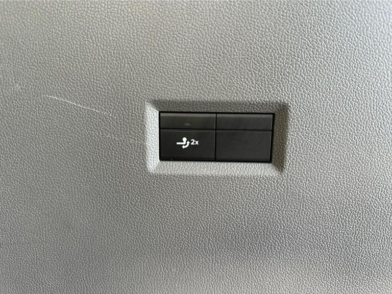 Volkswagen Caravelle 2.0TDI 4Motion Style - fotka 13 z 22