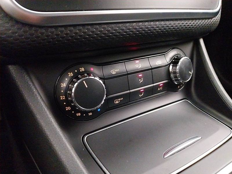 Mercedes-Benz Třídy A (2016) A 180, Serv.kniha, Kůže - fotka 13 z 19