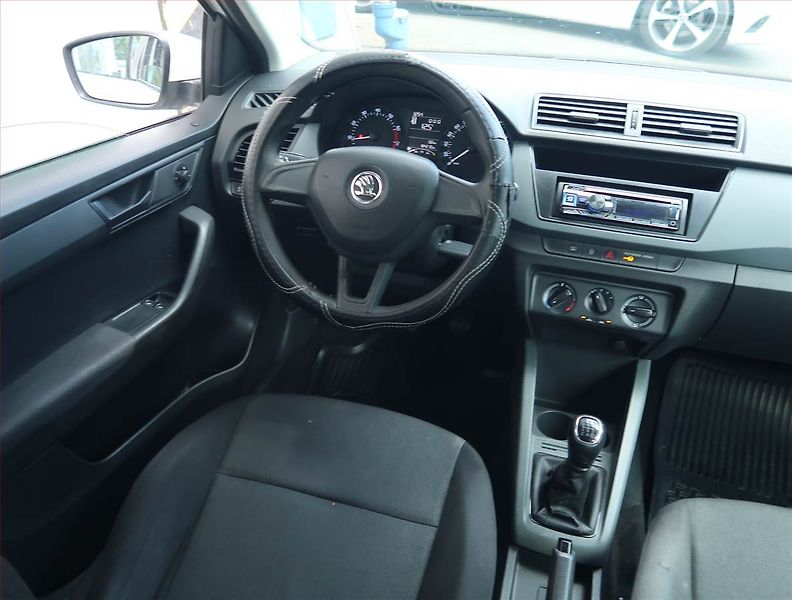 Škoda Fabia (2015) Ambition 1.0 - fotka 7 z 15
