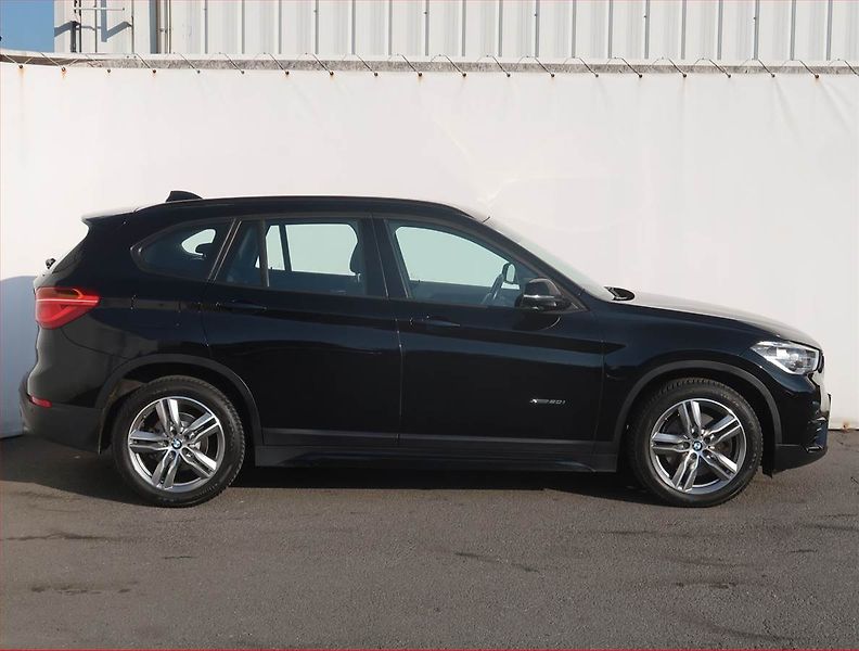 BMW X1 (2015) xDrive20i, 4X4, Automat - fotka 6 z 21