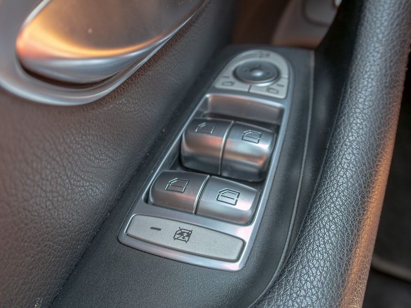Mercedes-Benz Třídy E (2018) ČR 220CDI 143KW 4x4 – 2x PNEU - fotka 32 z 52