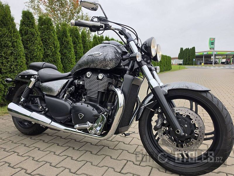 Triumph Thunderbird Storm (2013) - fotka 1 z 20