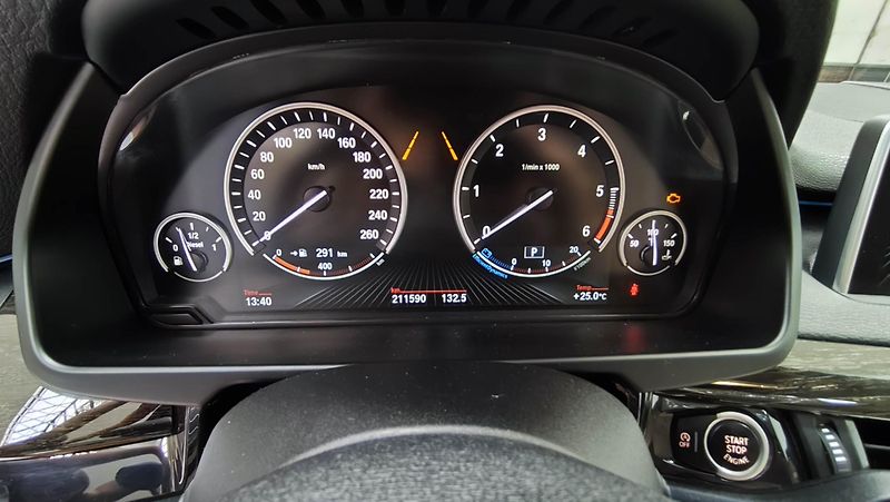 BMW X5 (2014) - fotka 37 z 63