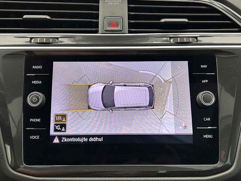 Volkswagen Tiguan 2.0 TDI 4x4 Highline DSG - fotka 9 z 34