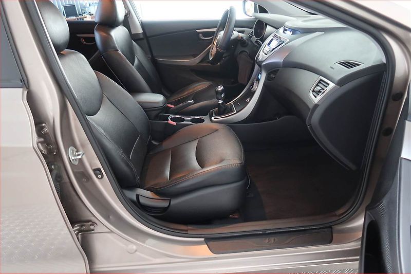 Hyundai Elantra (2011) 1.6, Serv.kniha, Tempomat - fotka 9 z 16