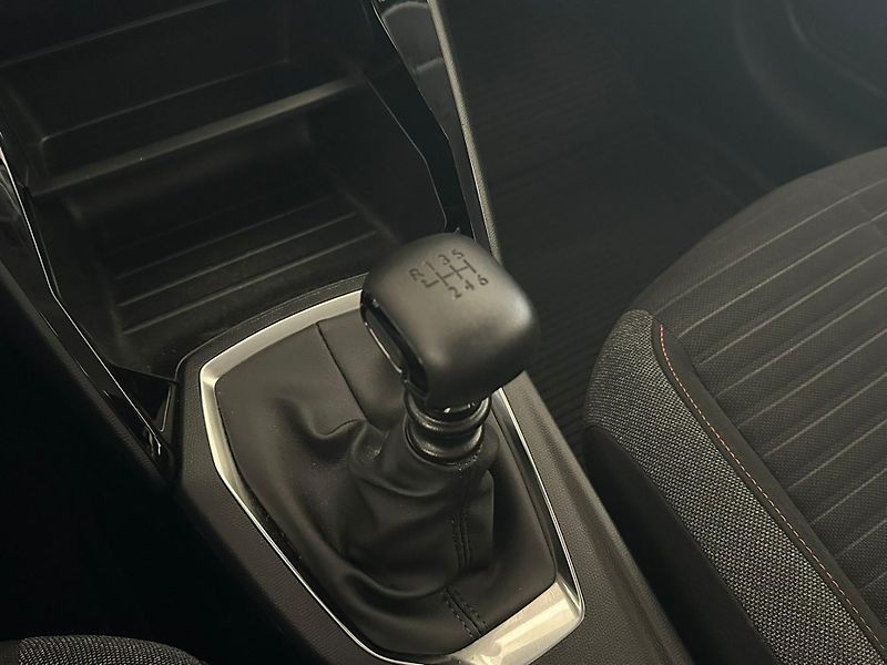 Peugeot 208 1,2 74kW, 1.majitel ČR, LED - fotka 16 z 19