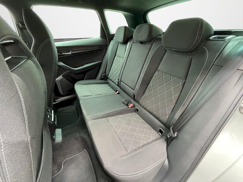 Škoda Karoq (2025) Sportline 2.0 TDI 110kW 4x4 DS - fotka 25 z 35