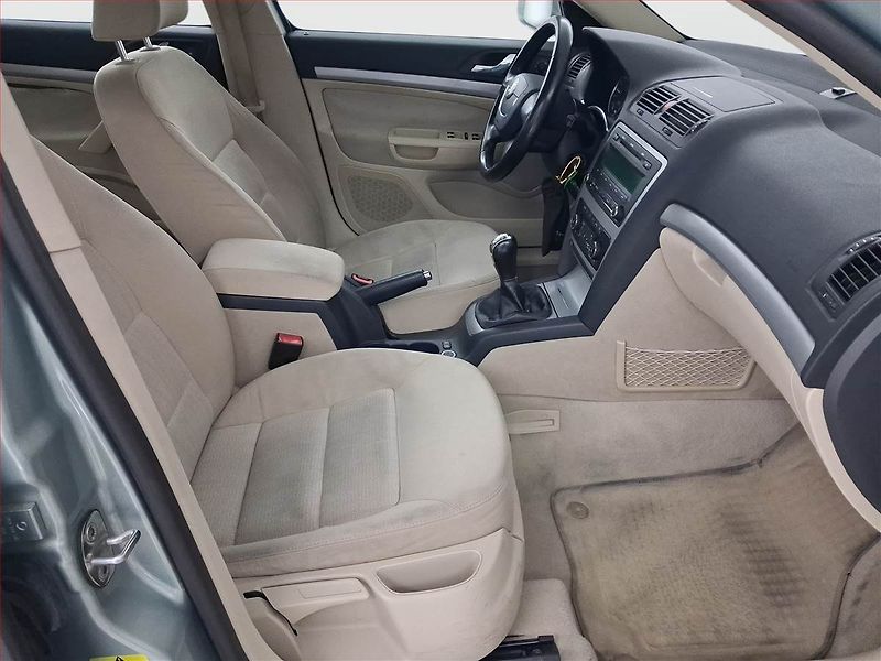 Škoda Octavia (2009) 1.9 TDI, nová STK - fotka 9 z 16