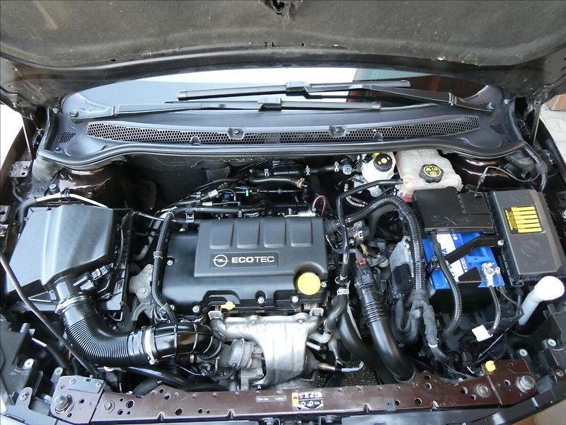 Opel Astra 1,4 i 88kW klima, serviska - fotka 36 z 44