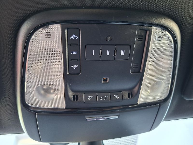 Dodge Durango (2023) 5,7L4x4, Max výbava, REZERVACE - fotka 30 z 37