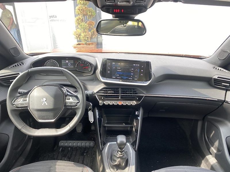 Peugeot 2008 1.2iT, ČR-1m, manual, 2x kola - fotka 10 z 17