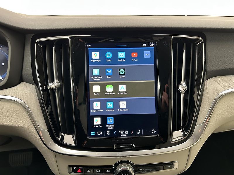 Volvo V60 2.0 B5 4x4 CC PLUS - fotka 26 z 31