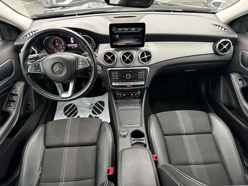 Mercedes-Benz GLA 200d 4MATIC - fotka 11 z 20