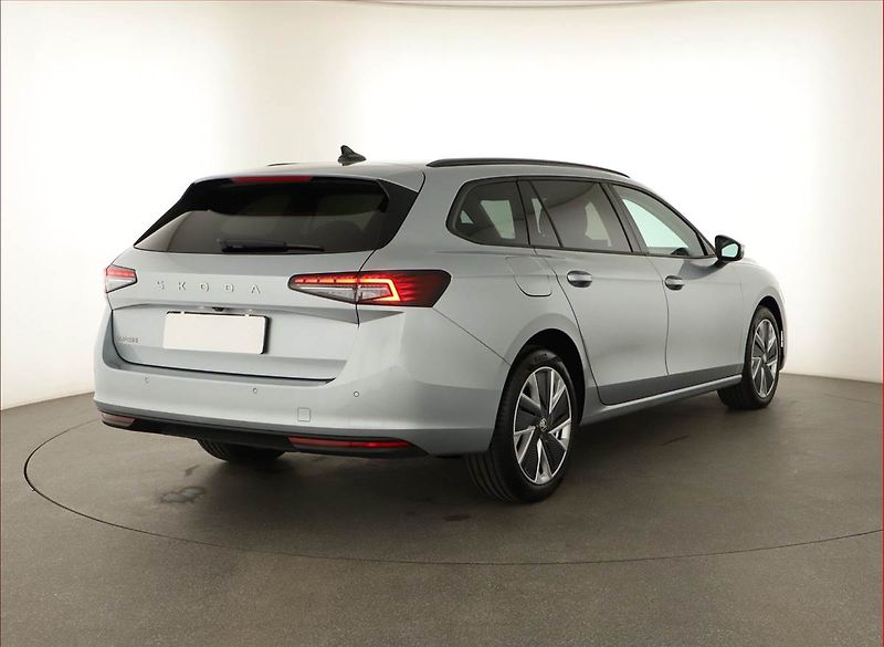 Škoda Superb (2024) 2.0 TDI, Selection, ACC, Tažné - fotka 5 z 22