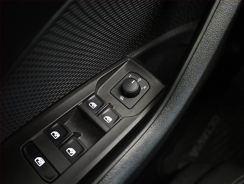Škoda Octavia (2023) Ambition 1.5 TSI - fotka 16 z 19
