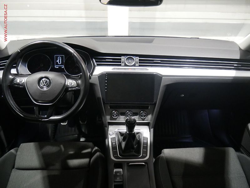 Volkswagen Passat (2015) 2.0TDi, Comfortline - fotka 8 z 17