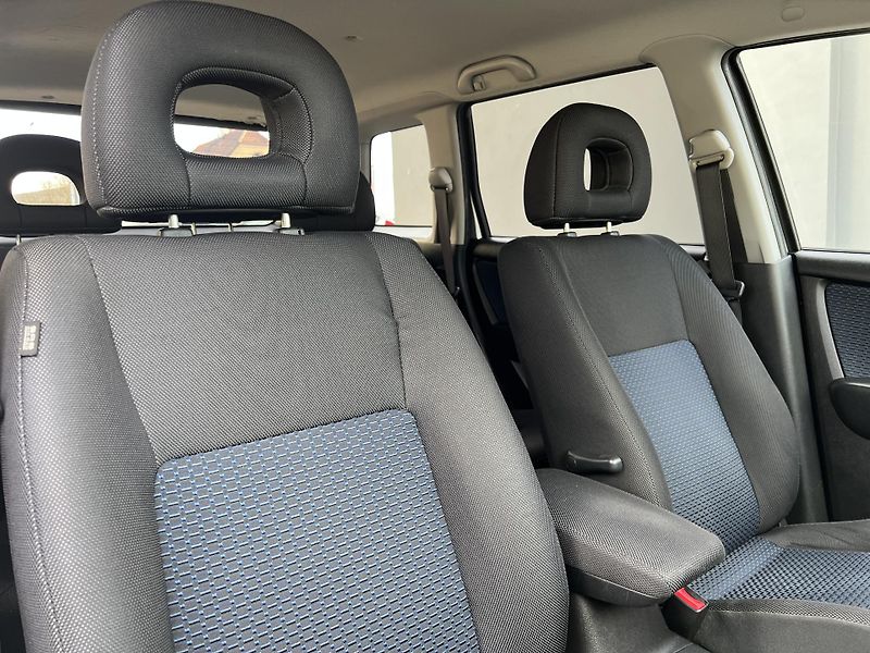 Mitsubishi Outlander Navigator 2.0i 4x4 KLIMA ALU - fotka 26 z 32