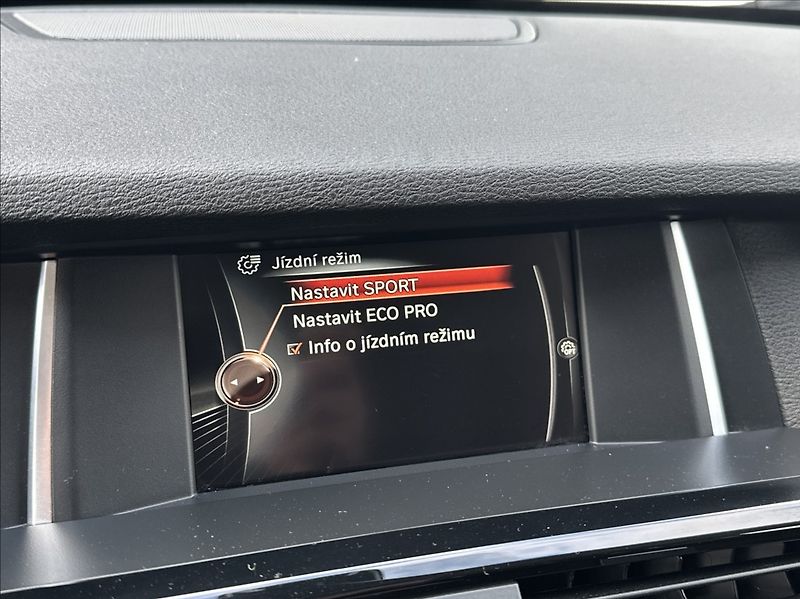 BMW X3 2,0 28i 245PS  Advantage A/T 4 - fotka 34 z 53