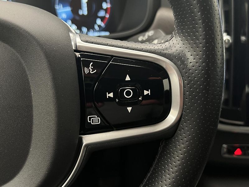 Volvo V90 CC D5 AWD PRO CZ 1. maj. - fotka 23 z 44