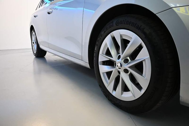 Škoda Octavia (2021) 2.0 FIRST EDITION LED Tažné Ma - fotka 31 z 33