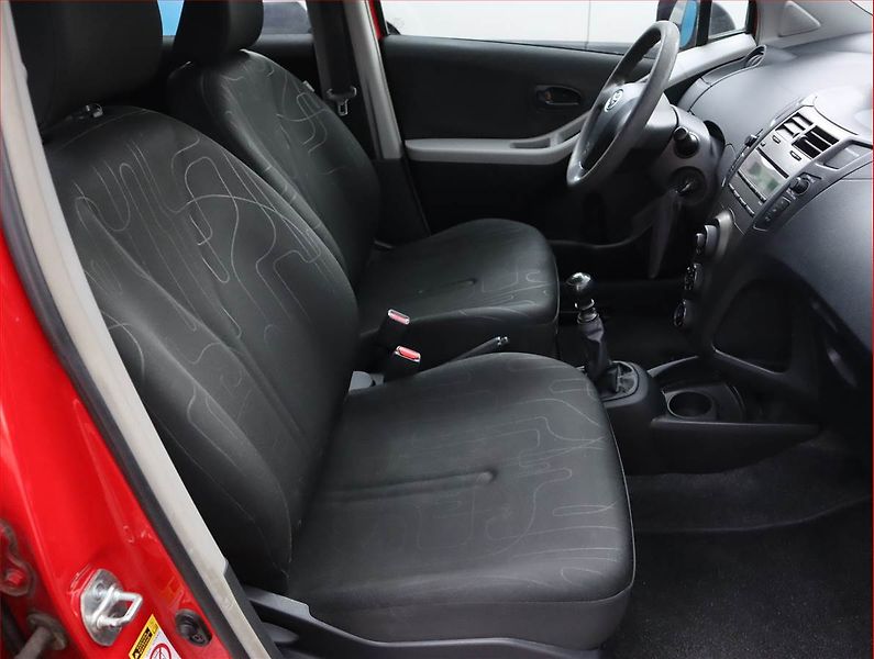 Toyota Yaris (2009) 1.33 Dual VVT-i, Serv.kniha - fotka 9 z 15