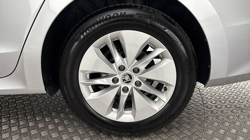 Škoda Octavia 1.0 TSI Ambition Combi - fotka 19 z 24
