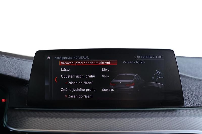 BMW Řada 5 530d xDrive Limousine - fotka 14 z 30