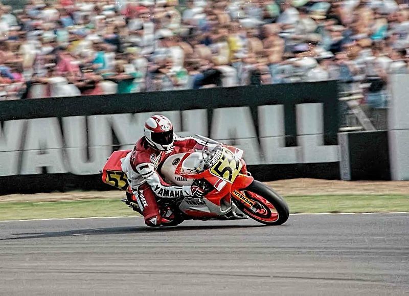 Giacomo Agostini je stále králem mezi závodníky silničních motocyklů. Na svém kontě má úctyhodných patnáct titulů mistra světa, které dosposud nikdo nepřekonal.