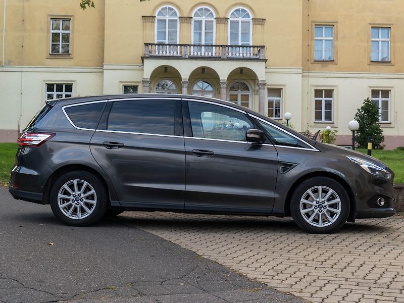 Ford S-MAX 2.0 Kůže Panorama 7 míst Tažné - fotka 5 z 52