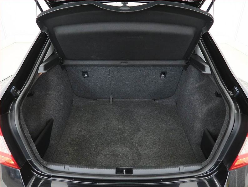 Škoda Rapid (2013) Ambition 1.6 TDI, Navi - fotka 13 z 17