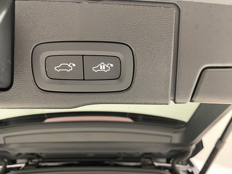Volvo XC60 T8 AWD RECHARGE BLACK EDITION - fotka 33 z 64