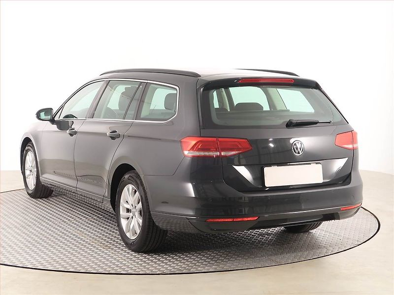 Volkswagen Passat (2019) 2.0 TDI, Tempomat - fotka 4 z 17