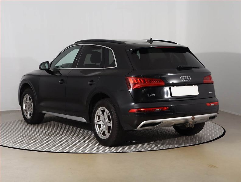 Audi Q5 (2018) 2.0 TDI - fotka 4 z 28