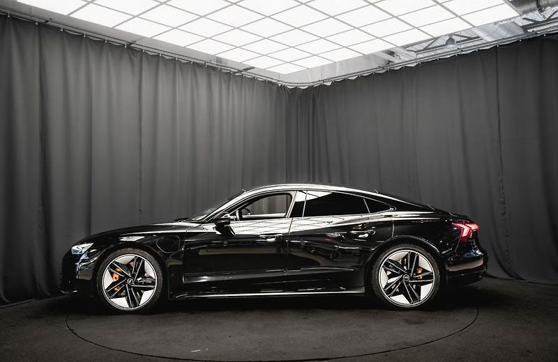 Audi e-tron GT Q SoH 92% 360k HuD Vzduch Pano - fotka 8 z 20
