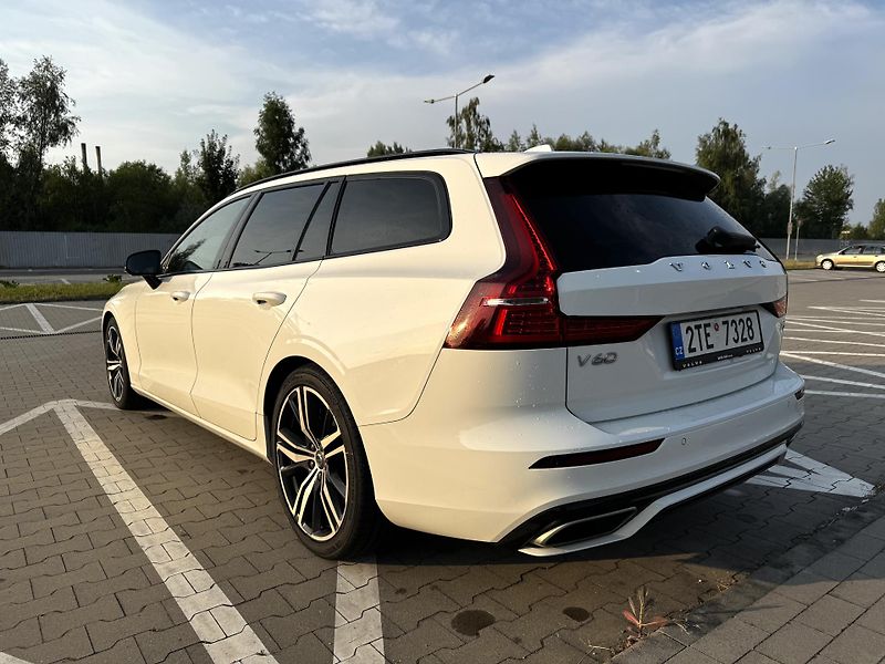 Volvo V60 (2019) Volvo V60 T5 R-Design | 184 kW - fotka 7 z 23